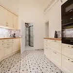 Apartment Spacious By Wenceslas Square & National Museum Prague
