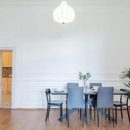 Spacious By Wenceslas Square & National Museum Apartment Prague