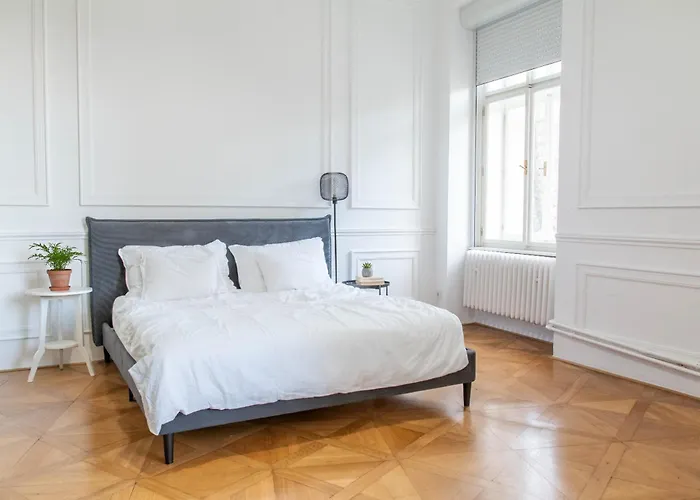 Spacious By Wenceslas Square & National Museum * Praga